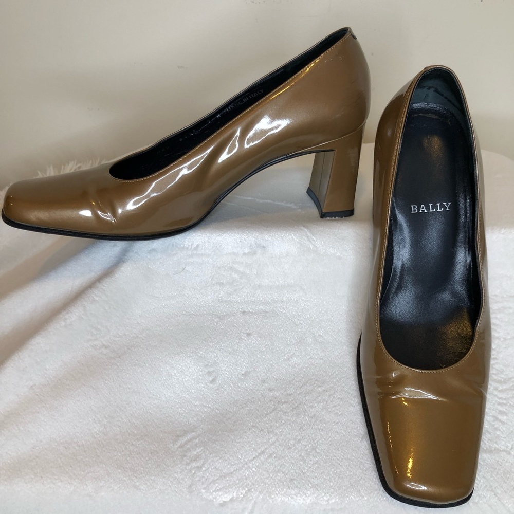Bally Brownish/Gold Patent Leather Women’s Shoe